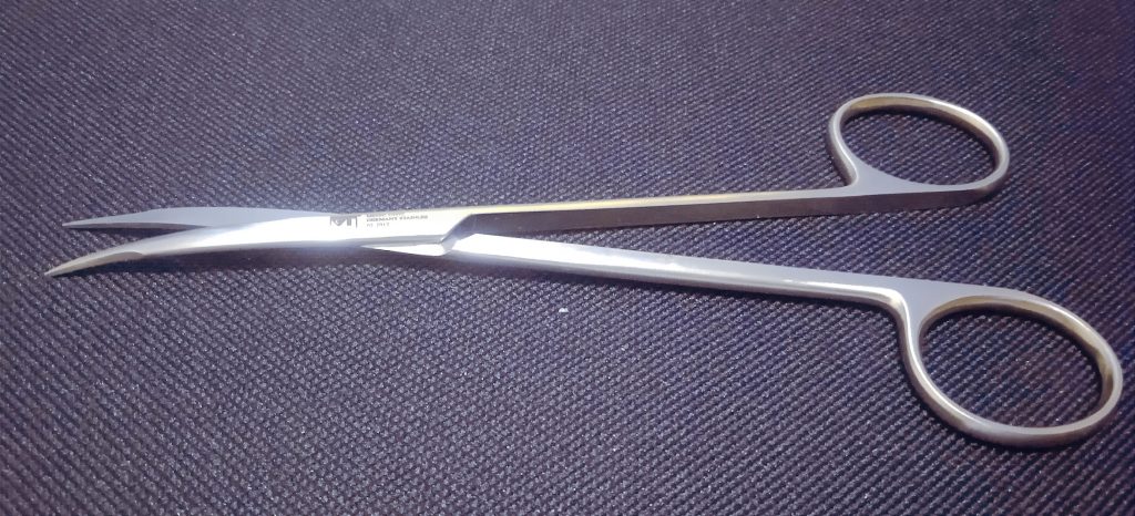 tijera reynolds curva de 14 cm 01